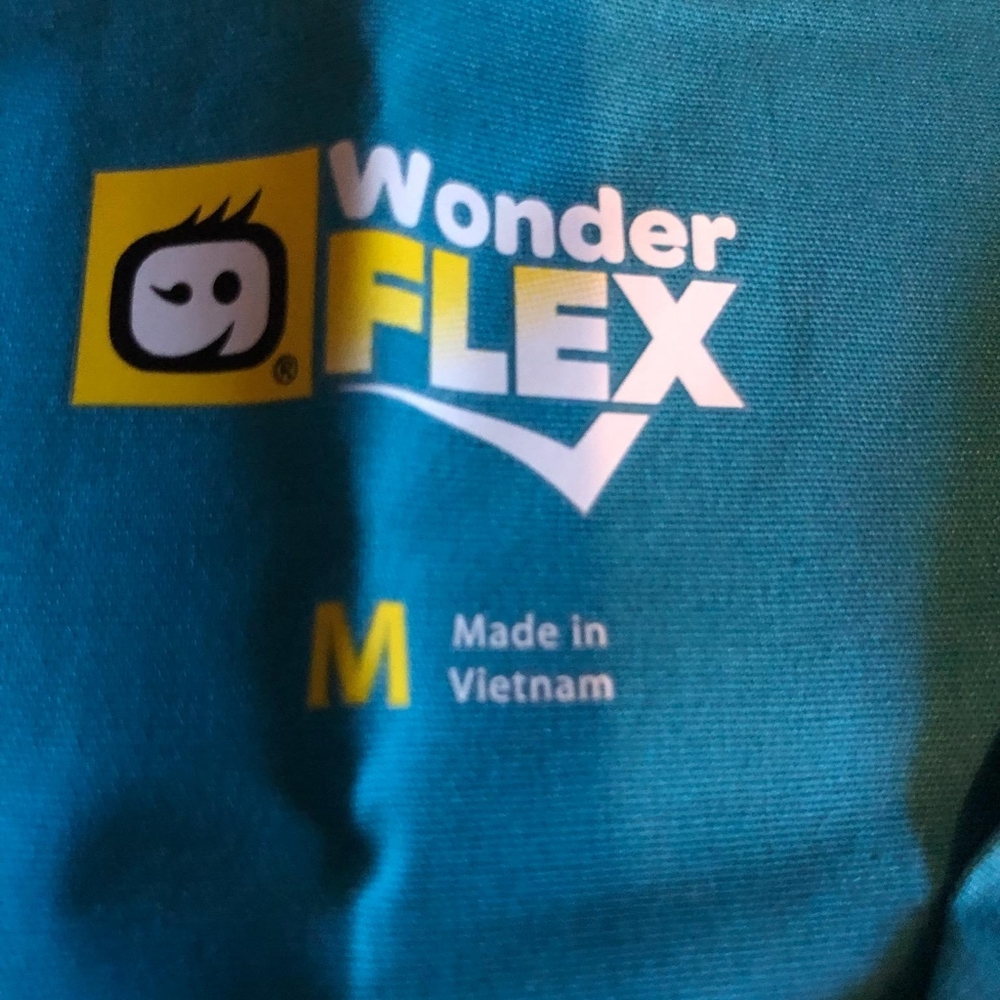 WONDER FLEX SCRUB TOP - Picture 3 of 6